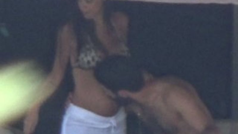 Arda Turan eşiyle tatilde görüntülendi