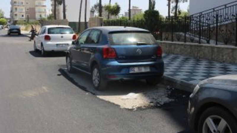 Adıyaman’da otomobilin olduğu yer asfaltlanmadı