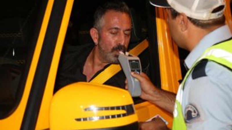 Cem Yılmaz polis çevirmesine takıldı