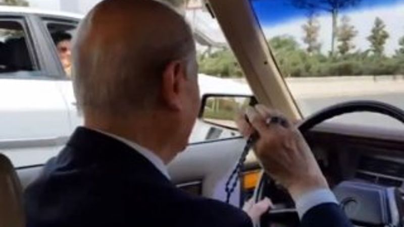 Devlet Bahçeli klasik otomobiliyle tur attı