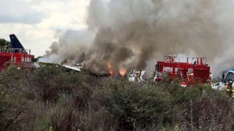 Meksika'da 97 yolculu uçak düştü