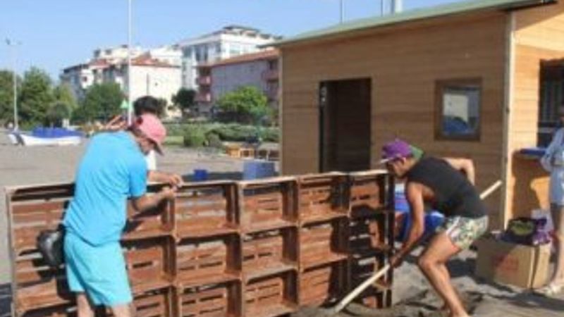 Meyve kasalarından kütüphane