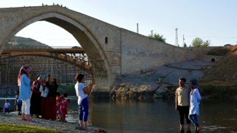 Malabadi Köprüsü yıllara meydan okuyor