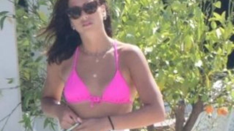 Zehra Çilingiroğlu'nun plaj pozları