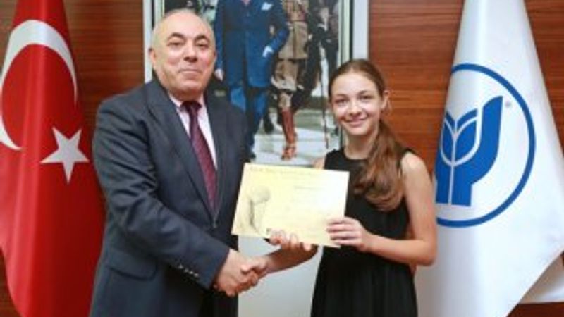 Yetenekli parmaklarıyla Türkiye'nin gururu oldu