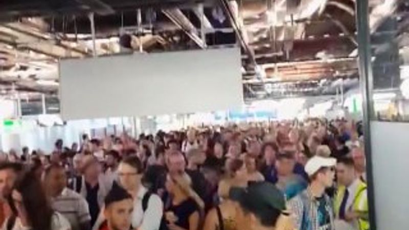 Frankfurt Havalimanı'nda tahliye alarmı