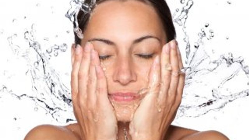 Yüz yıkamanın bile doğru şekli var