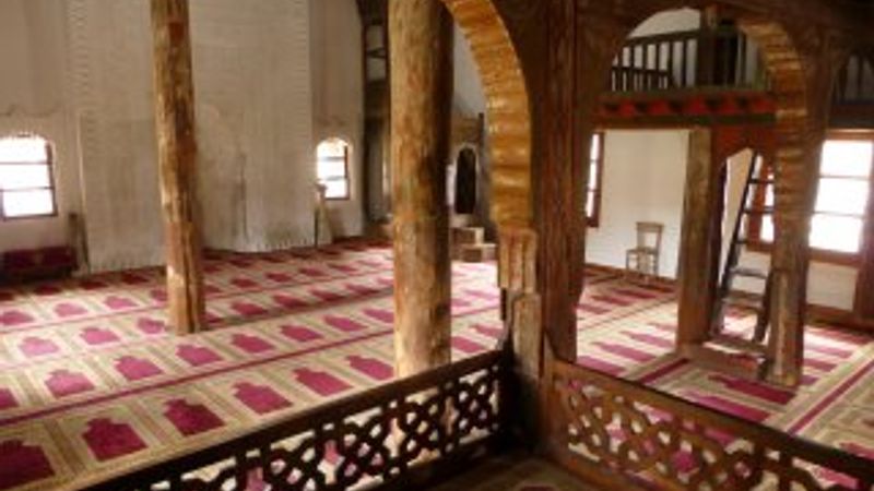 Çivisiz cami yıllara meydan okuyor