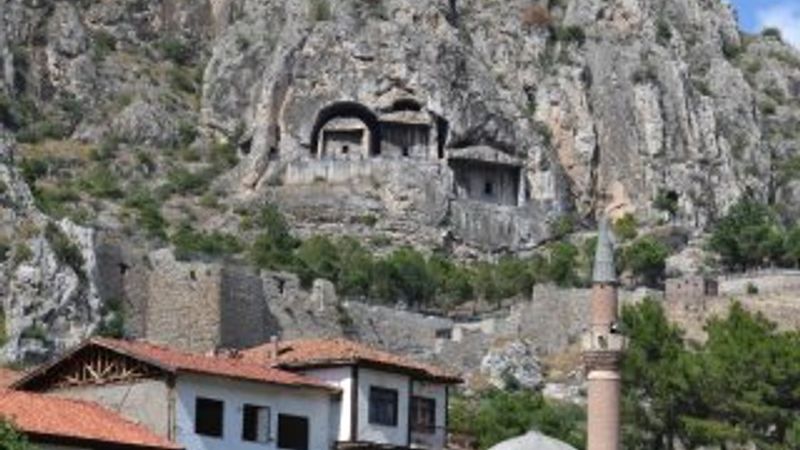 Kral Kaya Mezarları'na ziyaretçi akını