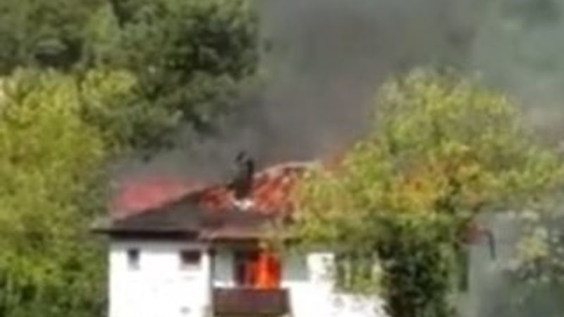 Karabük'te 2 katlı ev yandı