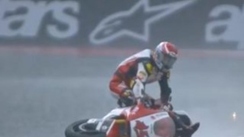 Japon motor pilotu ölümden döndü