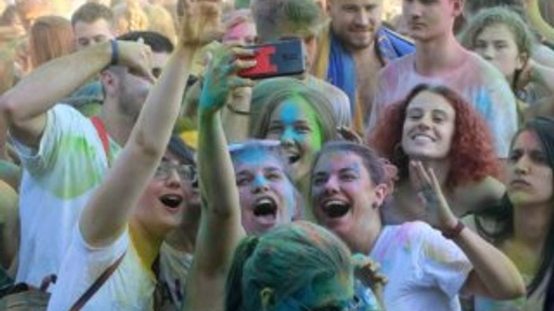 Sırbistan'da renk festivali