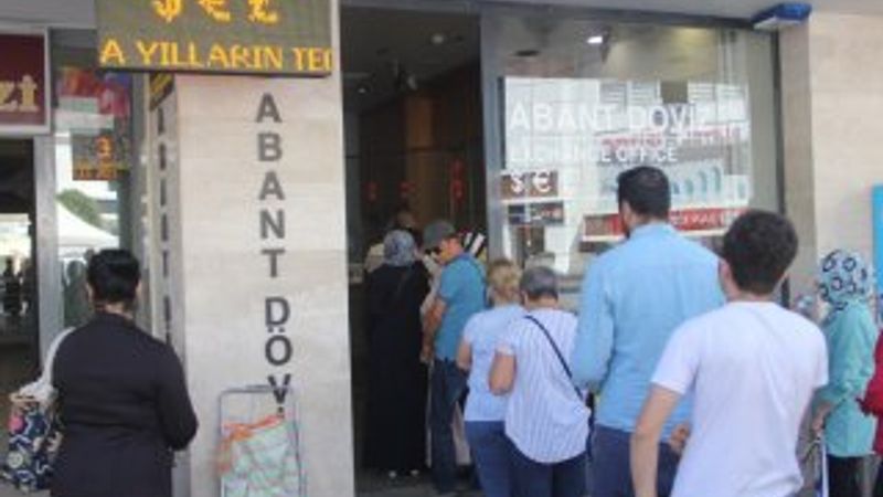 Bolu’da dolar bozdurma kuyruğu