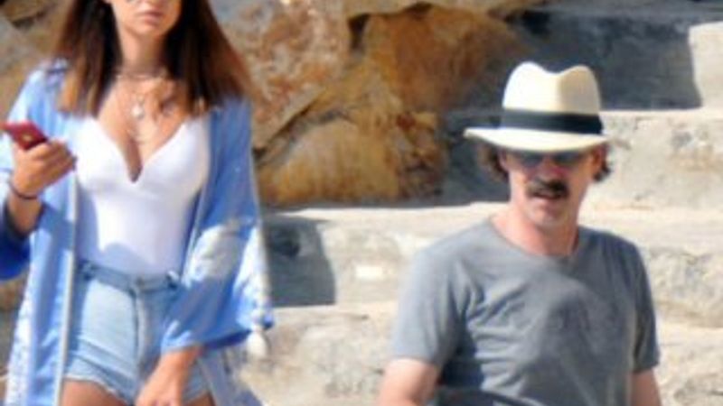 Erdal Beşikçioğlu ailesiyle Çeşme'de