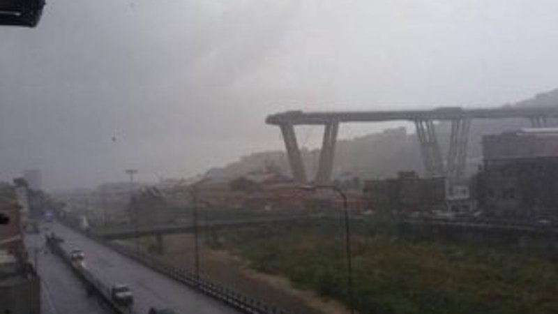 İtalya'da köprü çöktü