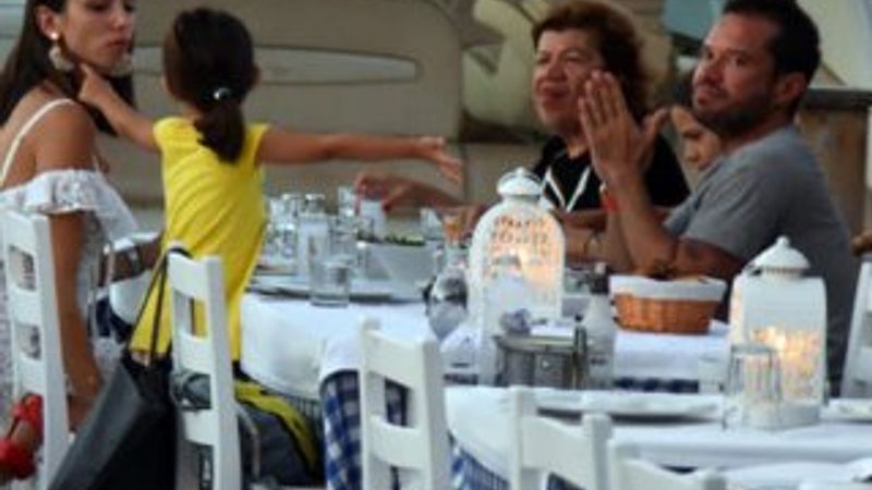 Ozan Doğulu'nun aile yemeği