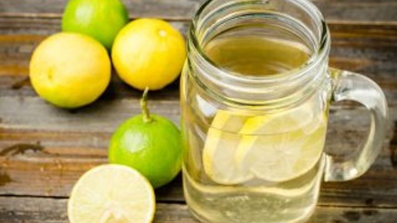 Limonlu su içmek için sebepleriniz var