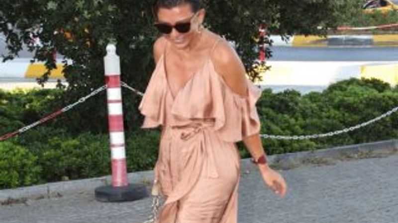 Selen Görgüzel yalın ayak alışverişte