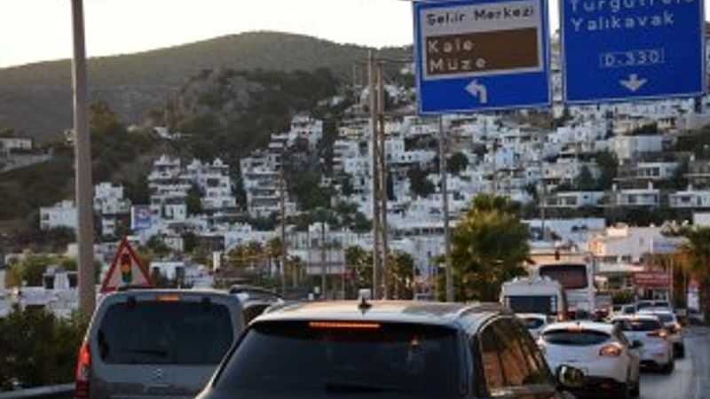 Tatil merkezlerinde bayram trafiği arttı