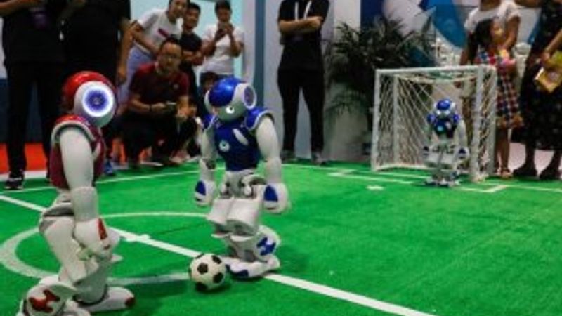 Çin'de üstün yetenekli robotlar tanıtıldı