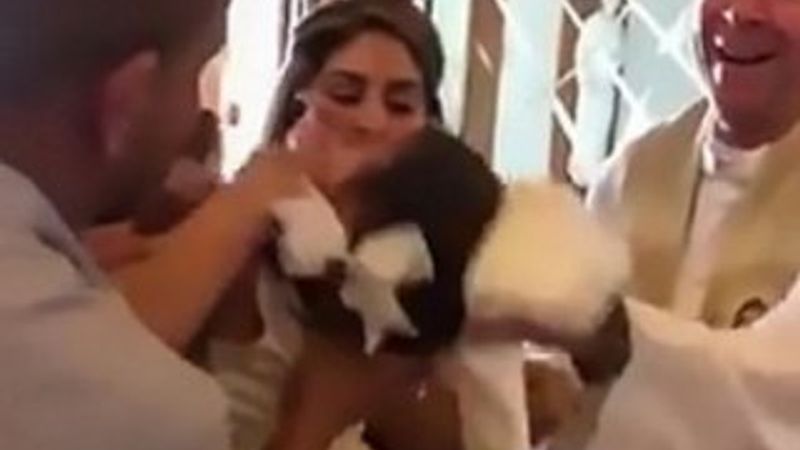 3 yaşındaki çocuk kendisini vaftiz eden papaza küfür etti