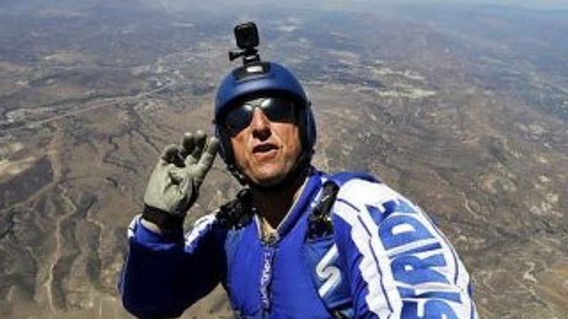 7 bin 620 metreden paraşütsüz atlayış