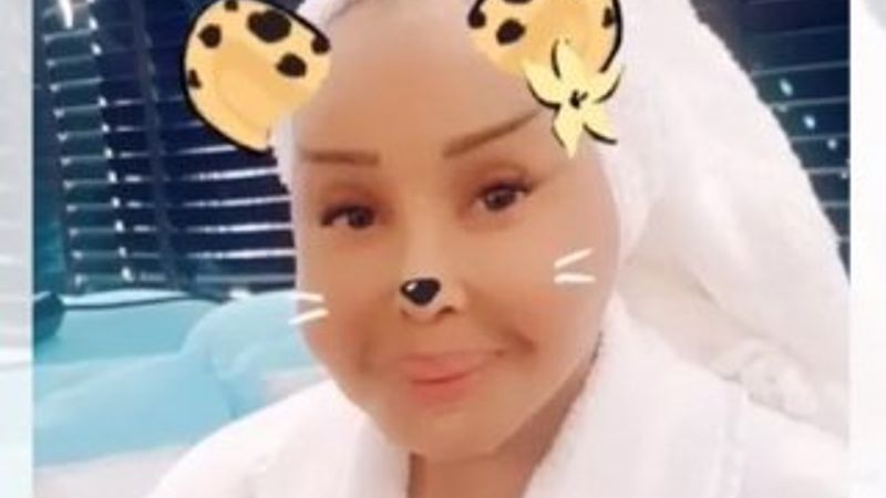 Bülent Ersoy'dan bornozlu paylaşım