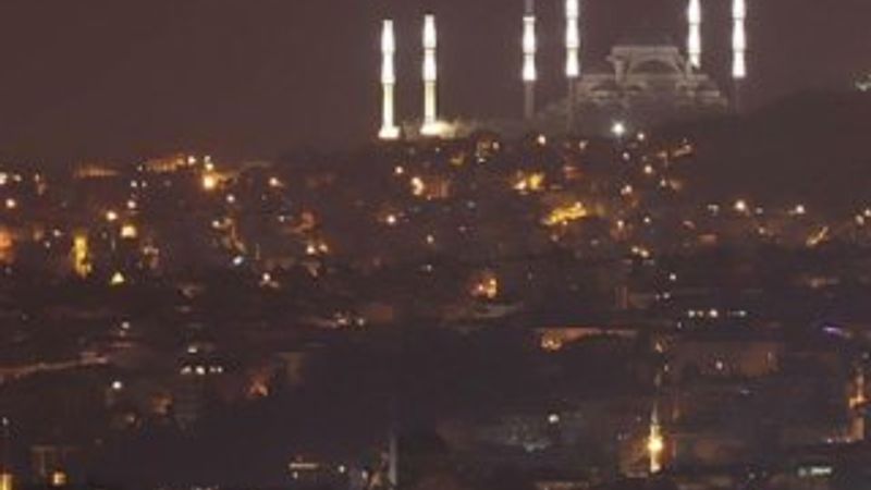 Çamlıca Camii'nin minareleri parıldıyor