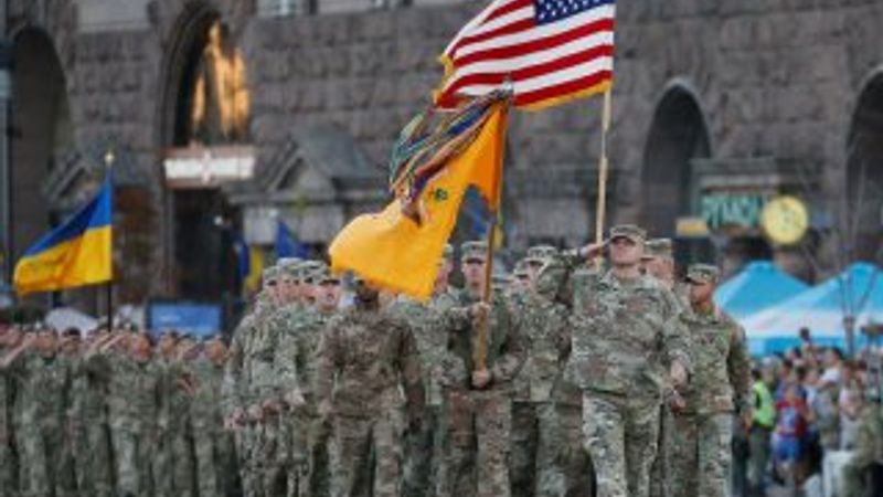 Ukrayna Bağımsızlık Günü kutlamalarında ABD bayrakları