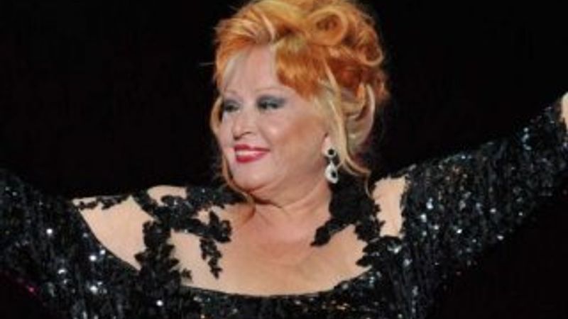 Muazzez Abacı torununu okula yazdırdı