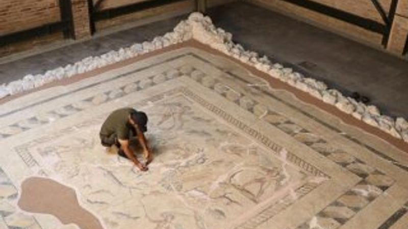 Yüzlerce yıllık mozaikler asırlık fabrikada