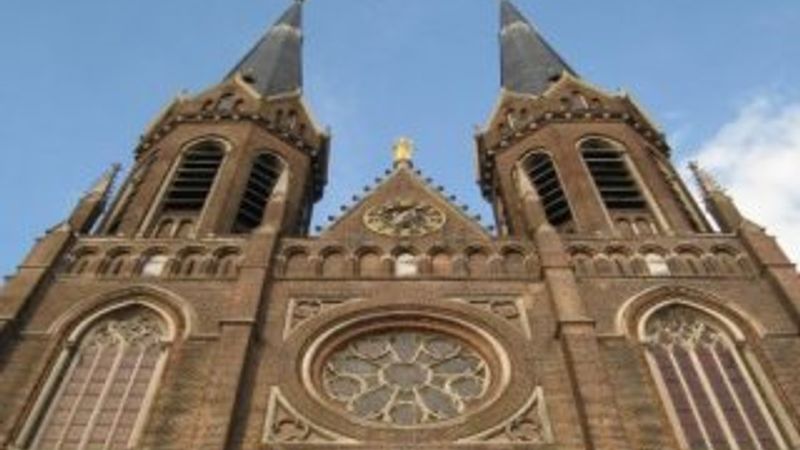 Hollanda'da kiliseler satılıyor