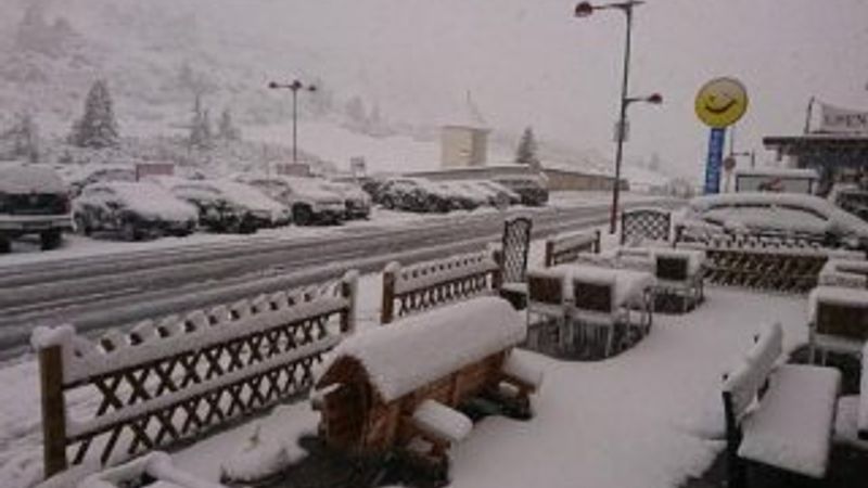 Alp Dağları'na kar yağdı