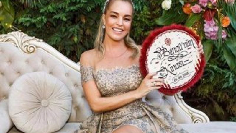 Bengü kına gecesi yaptı