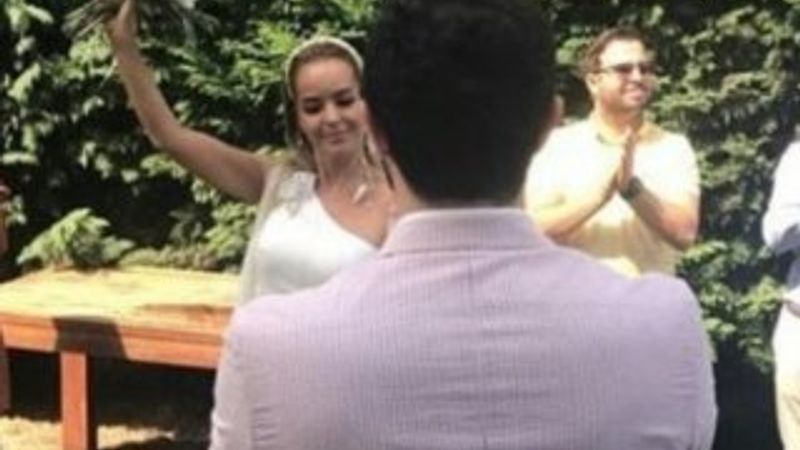 Bengü gelin evden çıktı