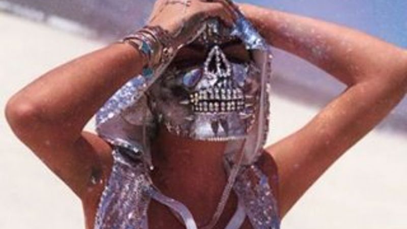 Süreyya Yalçın'ın pırlantalı iskelet maskesi