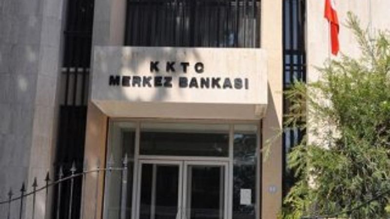 KKTC'de ekonomi dibi görüyor