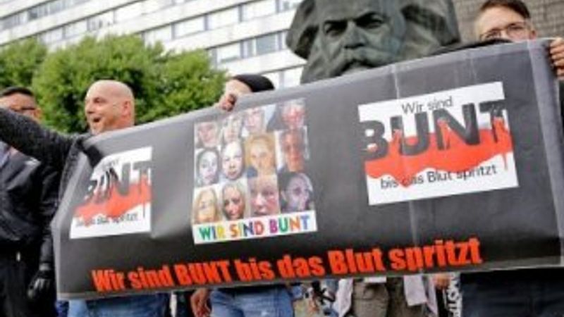 Almanya'daki eylemlerde Nazi selamı