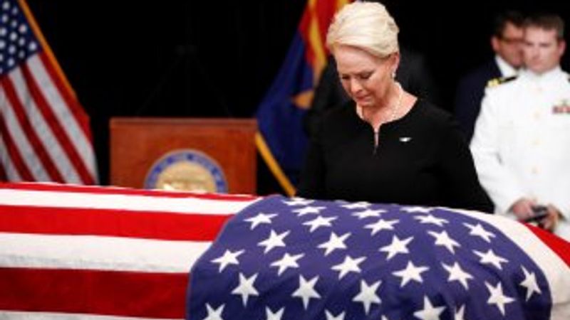 Amerikalı Senatör McCain için cenaze töreni