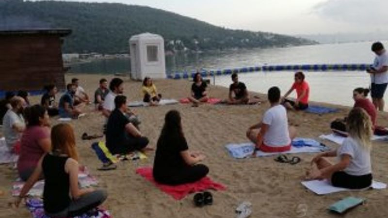 CHP'lilerin yoga dersi