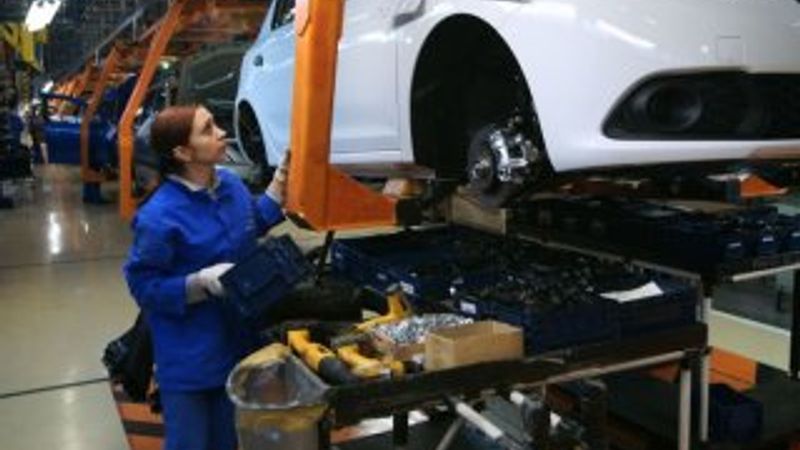 Rus araç üreticilerinin dolar kararı