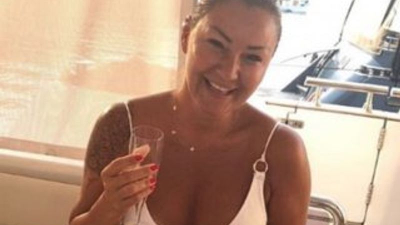 Pınar Altuğ 44. yaş pastasını üfledi