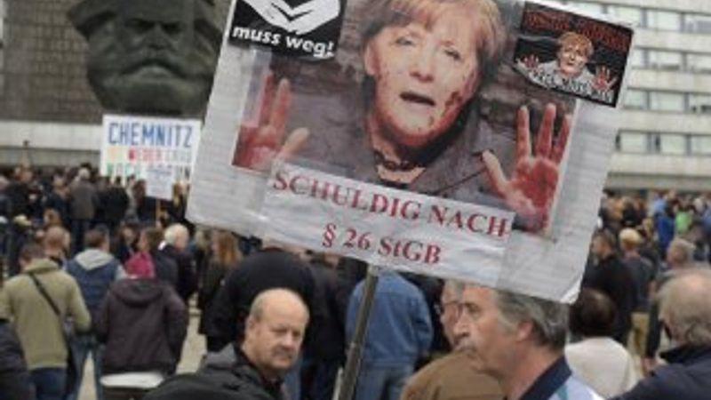 İtalyanlar Merkel'in mülteci politikasından şikayetçi