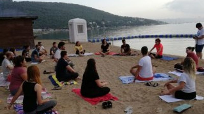 CHP'lilerin yoga dersi