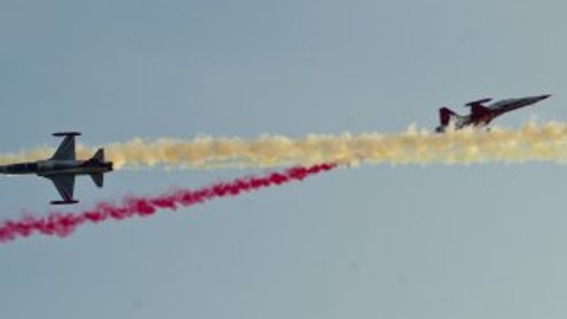 Türk Yıldızları'ndan nefes kesen gösteri