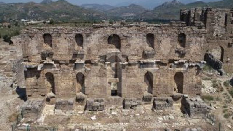 Buram buram tarih kokan kent: Aspendos