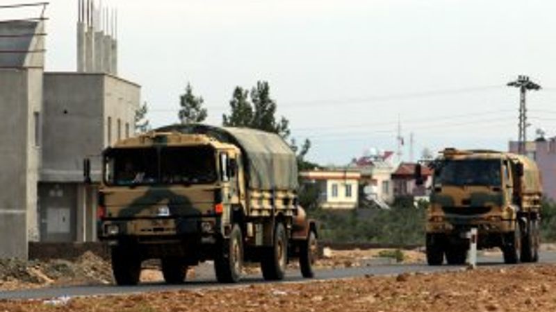 Suriye sınırına tank ve fırtına obüsü sevkiyatı yapıldı