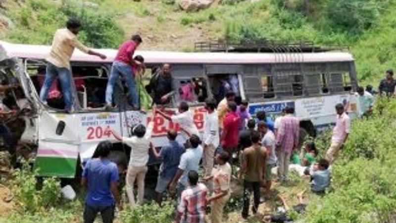 Hindistan'da otobüs faciası