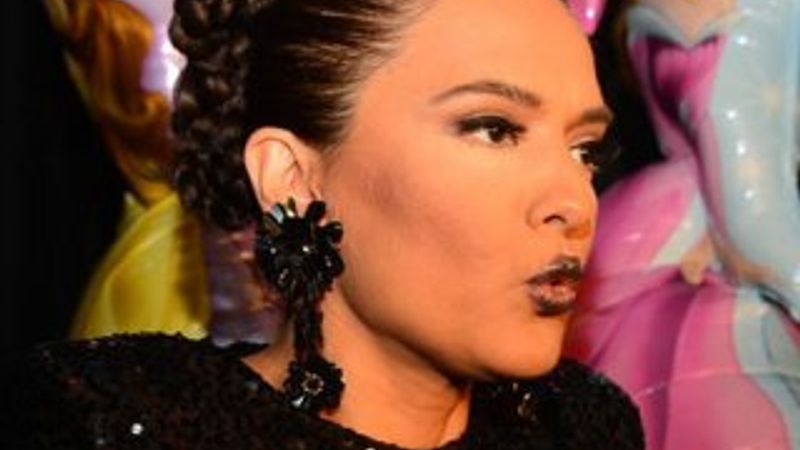 Demet Akalın: Sahne benim namusum