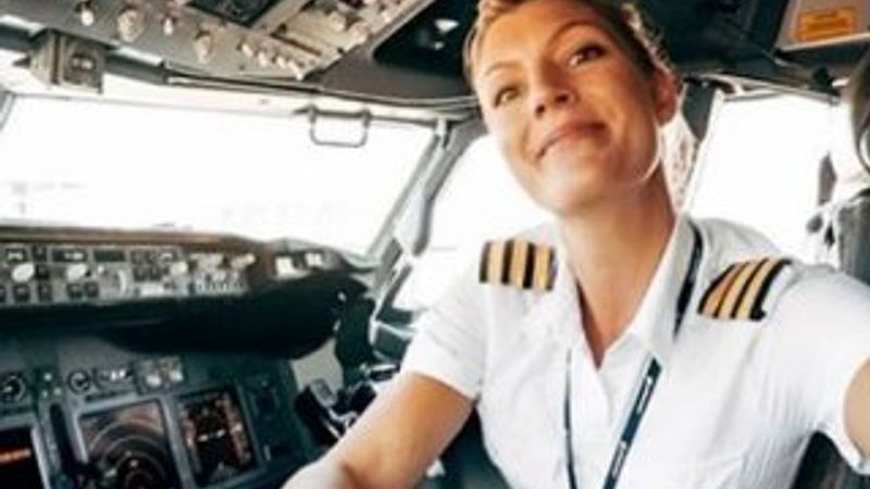 Arabistan'da kadınlara pilot olma hakkı